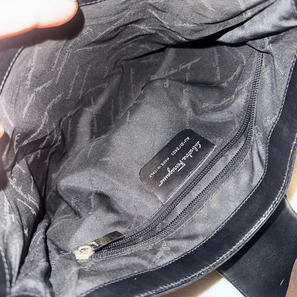 Authentic Vintage Salvatore Ferragamo handbag. - Picture 11 of 13